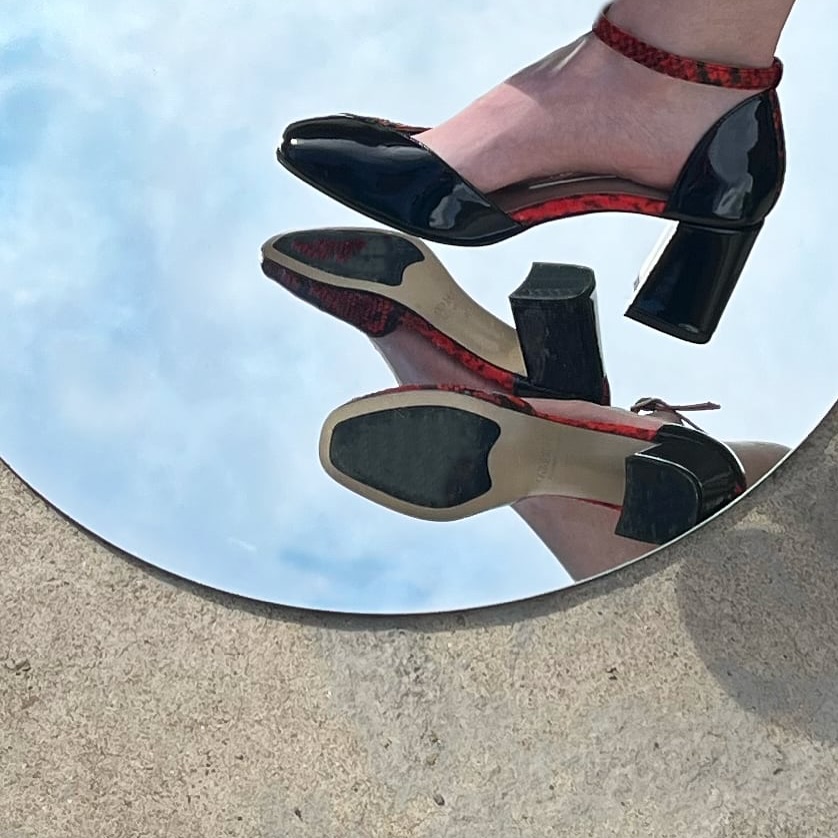 Avrego: turning sidewalks into runways since forever. 💃🪞
#avrego #shoes #handmade #madeinportugal #portugal #leather #luxury #style #timeless #ethicalfashion #ethicaldesign #madetolast #shoponline