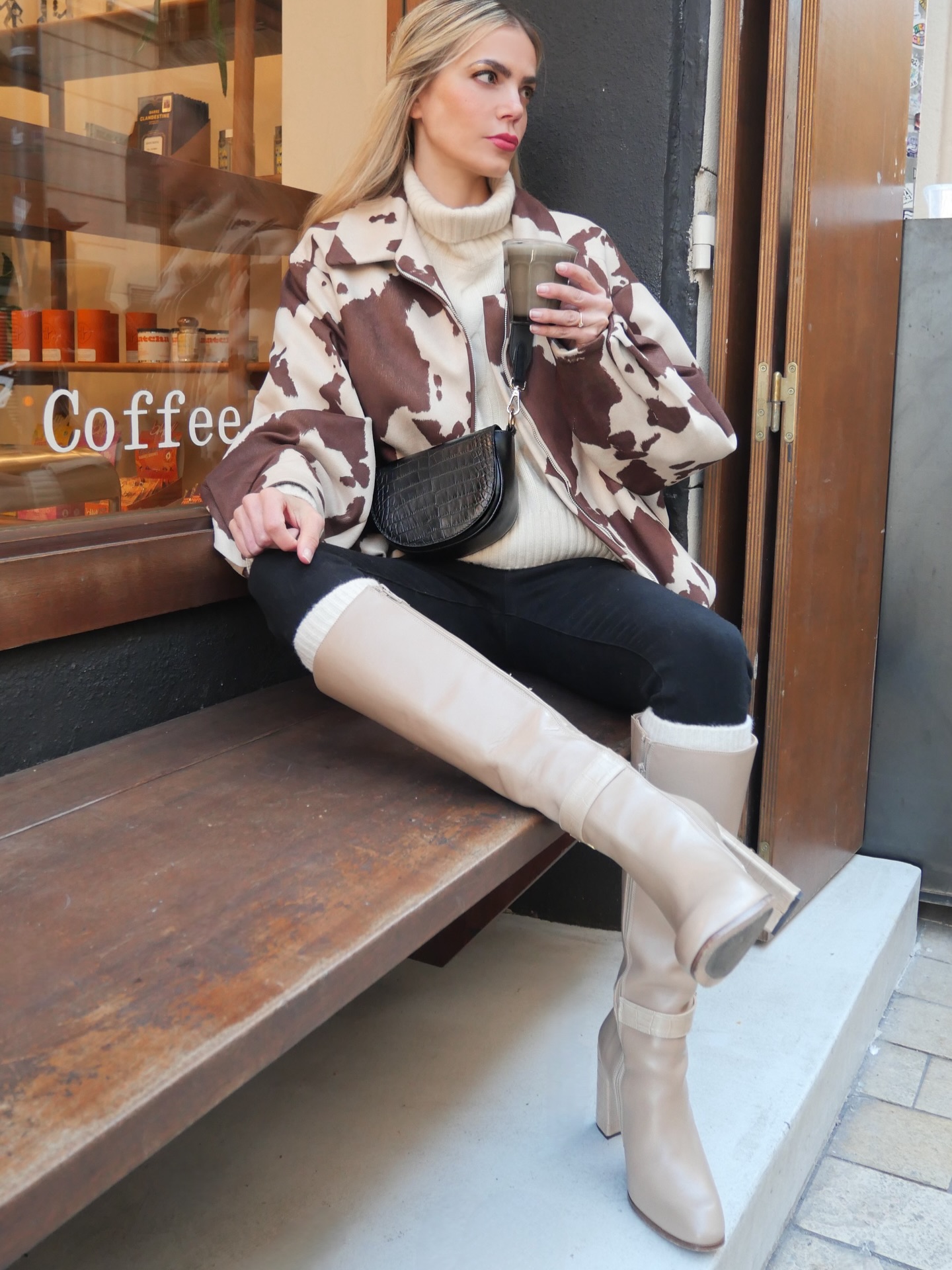 Effortless, but never accidental ✨

#avrego #leather #handmade #madeinportugal #exclusive