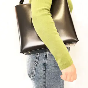 avrego shoulder leather bag in black